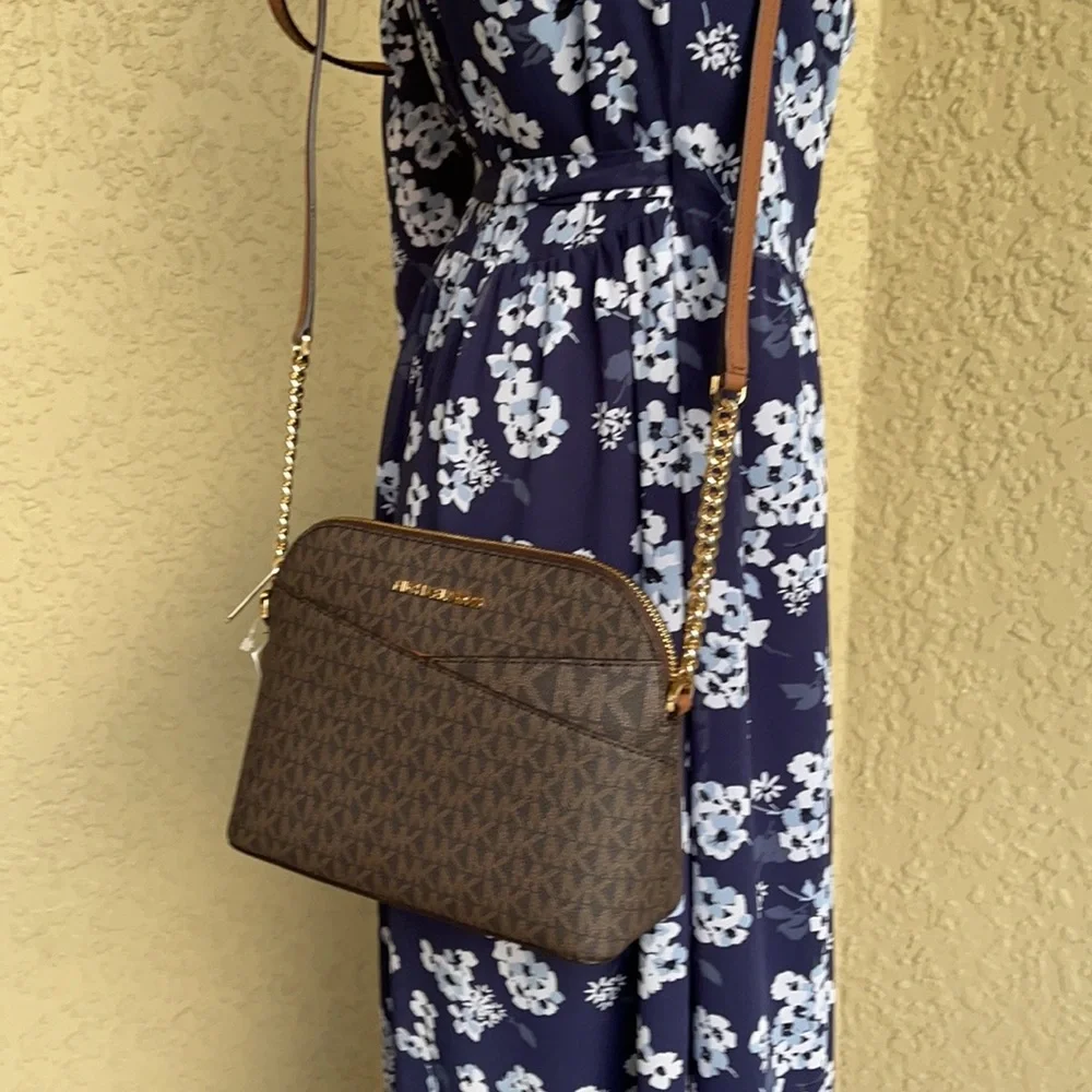 Michael Kors Jet Set Travel Medium Dome Crossbody - Picture 5 of 16